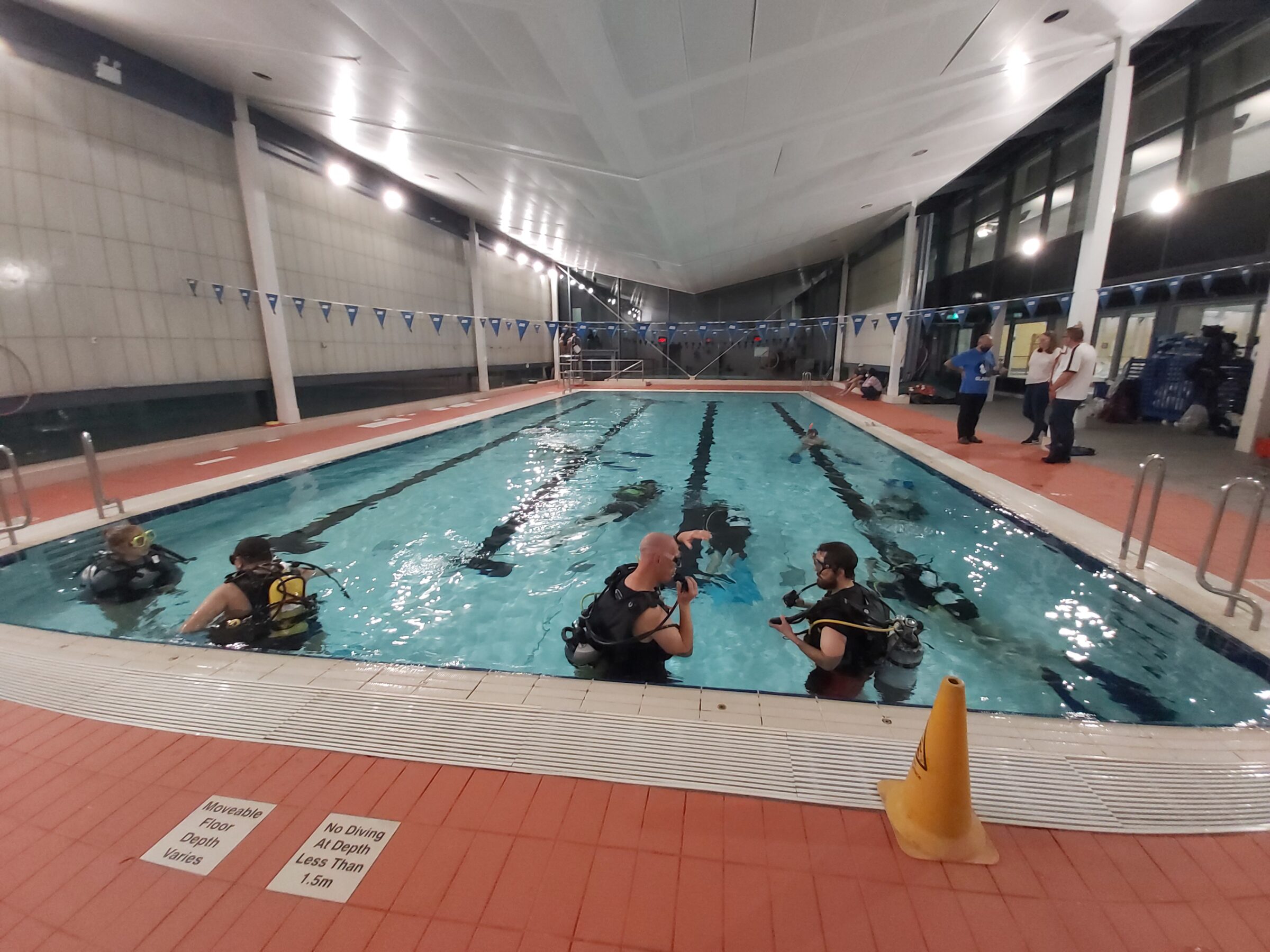 Trydiver pairs in the pool